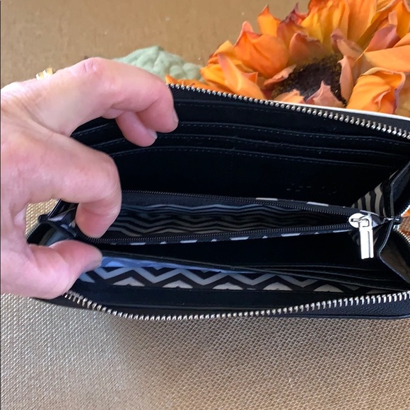 Co-Lab %100 Genuine Leather Women’s Wallet - Picture 5 of 8